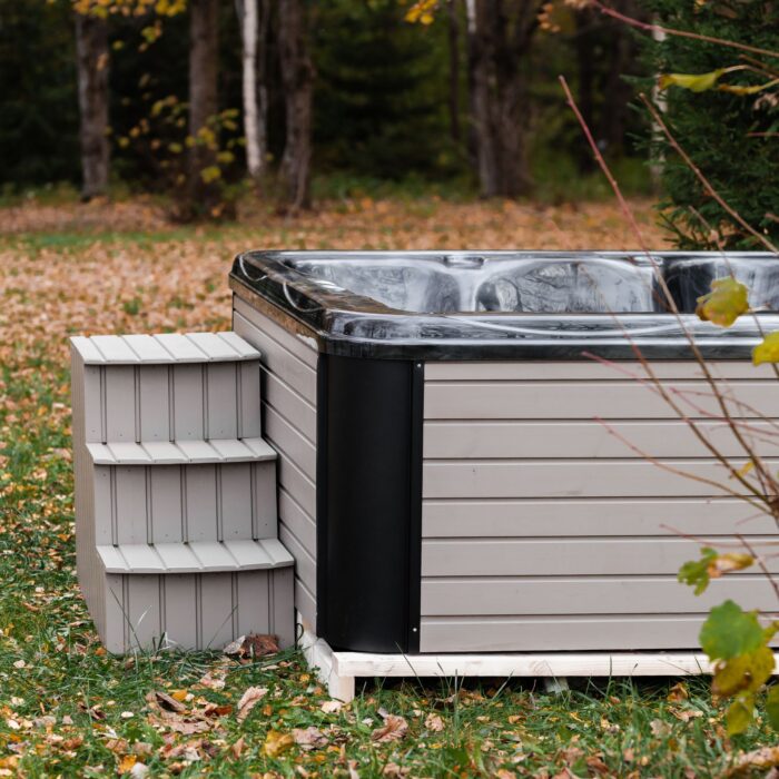 Acrylic square hot tub (integrated heater) 245×245